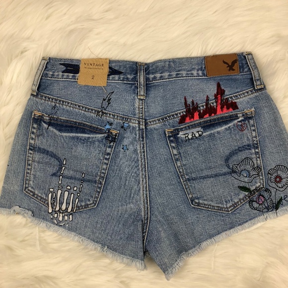 AEO Vintage HI-RISE Graphic Festival Short Button - Picture 8 of 8